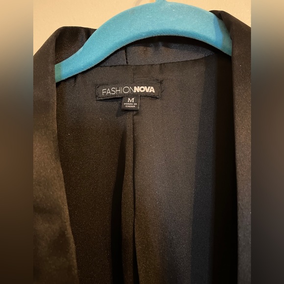 FASHION NOVA SILVER GLITTER BLAZER FOR THE NEW YEAR - Picture 2 of 5